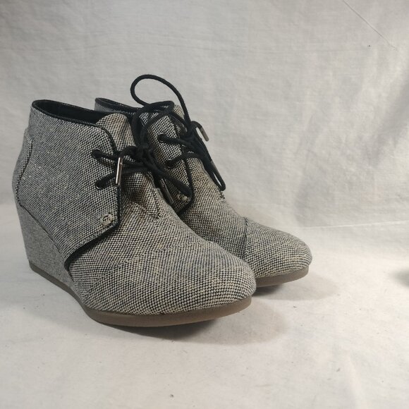 Tom's Desert Wedge Booties - Picture 9 of 10